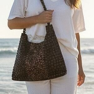 Vtg Sun N Sand shoulder bag
detailed with brown coconut
shell disc buttons